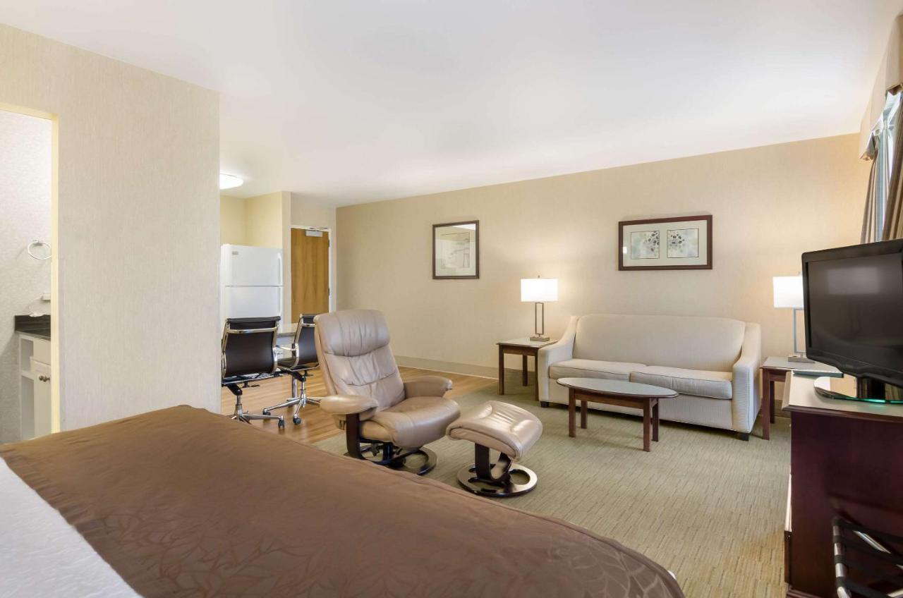 Mainstay Airport Hotel